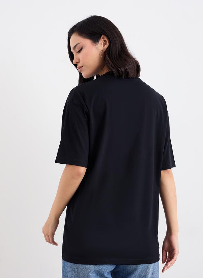 ستايلي تيشيرت ستايلي مطرز بشعار بياقة دائرية مقاس كبير - Image 4